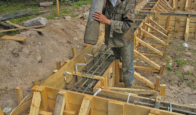 Особенности процесса заливки бетона в фундамент
